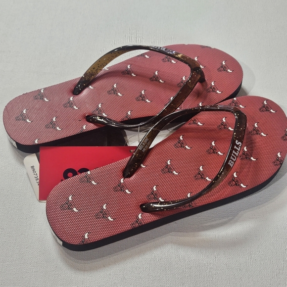 Chicago Bulls Flip Flops Sandal Womens Small Red Black NBA Team Licensed Product - Picture 4 of 7